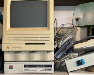 Apple SE 30 Computer with Accessories