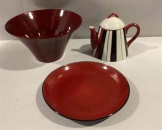 Red teapot and bowls