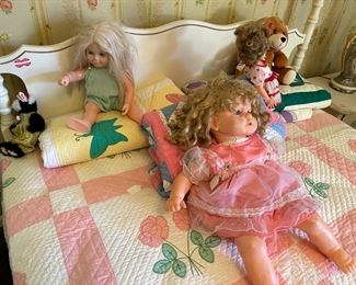  NICE QUILTS AND DOLLS