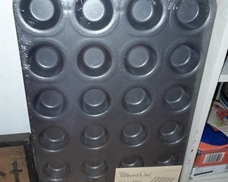 The Pampered Chef Muffin Pan *SEALED*
