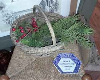 Basket W/ Christmas Floral & Small Plate