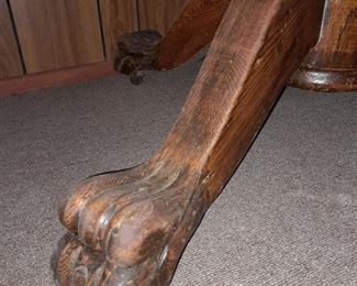 Large Round Lion's Clawfoot Table