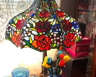 Rose pattern Tiffany style stained glass lamps