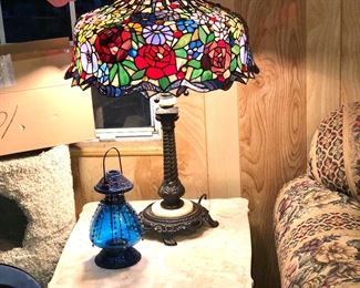 Rose pattern Tiffany style stained glass lamp