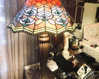 Peacock pattern stained glass lamp