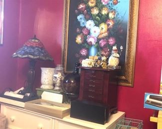 nice floral picture, white chest