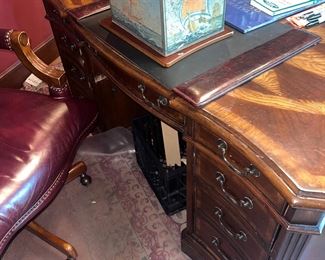 Medium to small great office desk