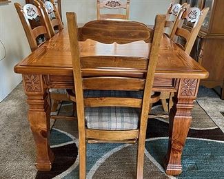 Dinning Room Table w/ 6 chairs
