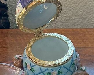 Vintage Porcelain hinged keepsake box