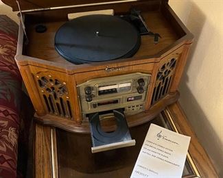Emerson Radio/CD/Cassette/Record player Antquic Radio design