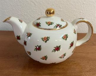 Royal Albert Teapot Old Country Rose Classic II
