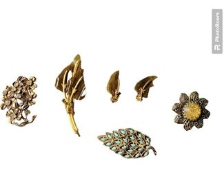 Costume pins