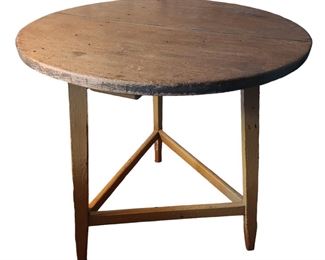 Pine English pub table