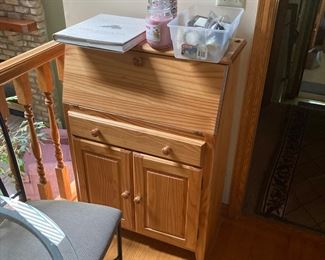 Wood Mail Catch Desk