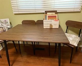 table w/4 chairs