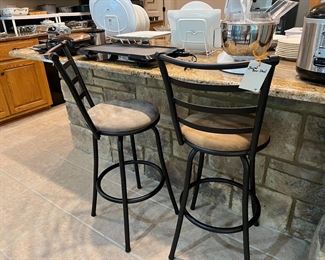 2 bar stools