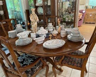 dining table /w 4 chairs