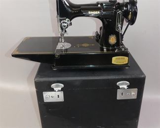 Singer Featherweight model 221 sew machine