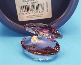 Violet Clam shell with Pearl