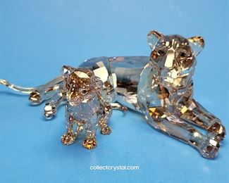Swarovski Mother Lion & Cub