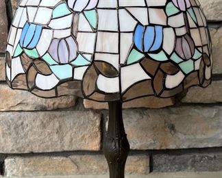 Floral Stained Glass Table Lamp With Bronze Tone Base Works