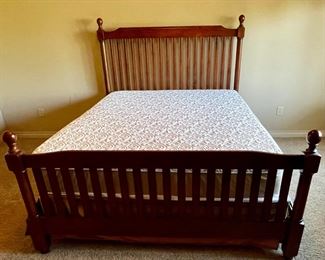 Queen Size Dark Pine Wood 4 Post Bed With Like New Temperpedic Mattress And Croscill Bedding