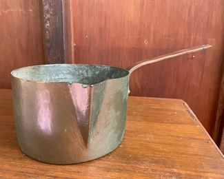 Hammered Copper Saucepan with Spout