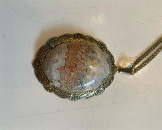 Agate Pendant Necklace