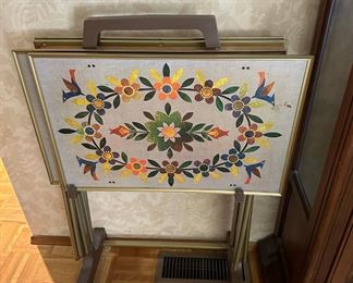 Quaker Industries - Flower Pattern TV trays with Stand
