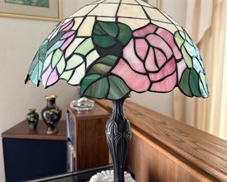 Roses Tiffany Style Table Lamp