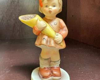 Hummel Figurine "A Sweet Offering" - #549