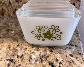 Pyrex Green Spring Refrigerator Dish