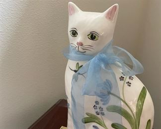 Hand Painted Cat Small Statue/Figurine
