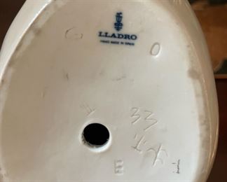 Lladro Vintage Duck Figurine # 1056 
