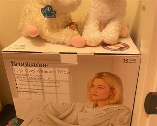Brookstone Wearable Throw