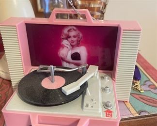 Marilyn Monroe Music Box - Diamond's are a girls best friend Santa Baby