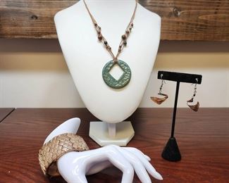 Disc Beaded Necklace With Accessories