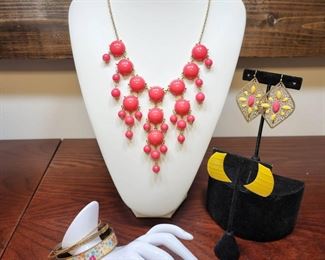EC Cabochon Bib Necklace Accessories