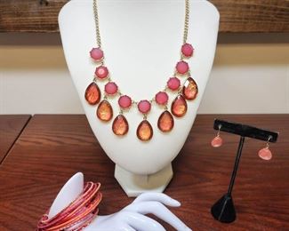 Striking Iridescent Pink Pear And Pink Round Shaped Dangle Necklace Accessories