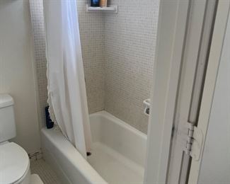 Tubs and showers cabinets 