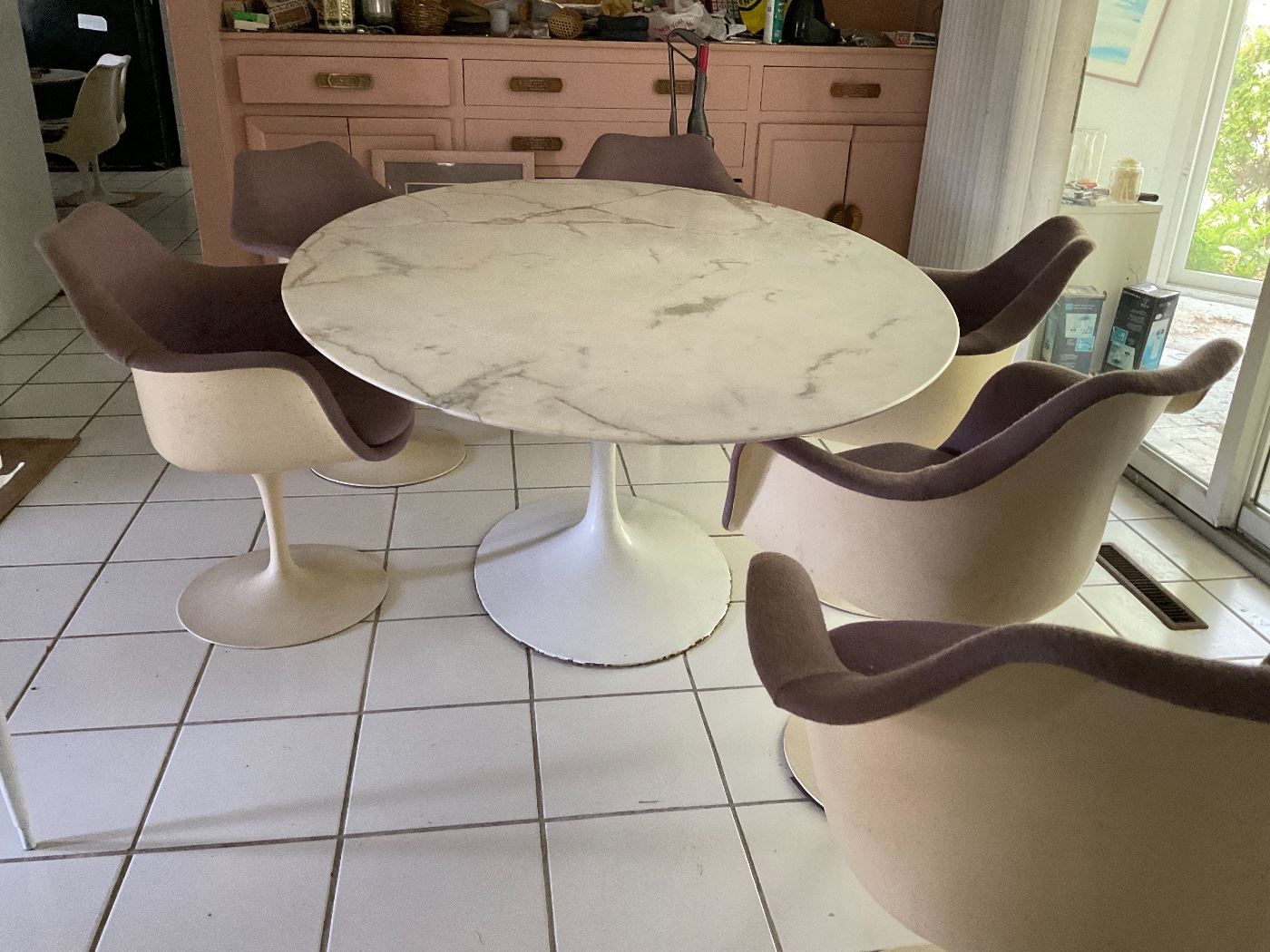 Vintage Mid-century modern Knoll Saaranen Marble Top Oval Dining Tables. Knoll Tulip Style Chairs (6).