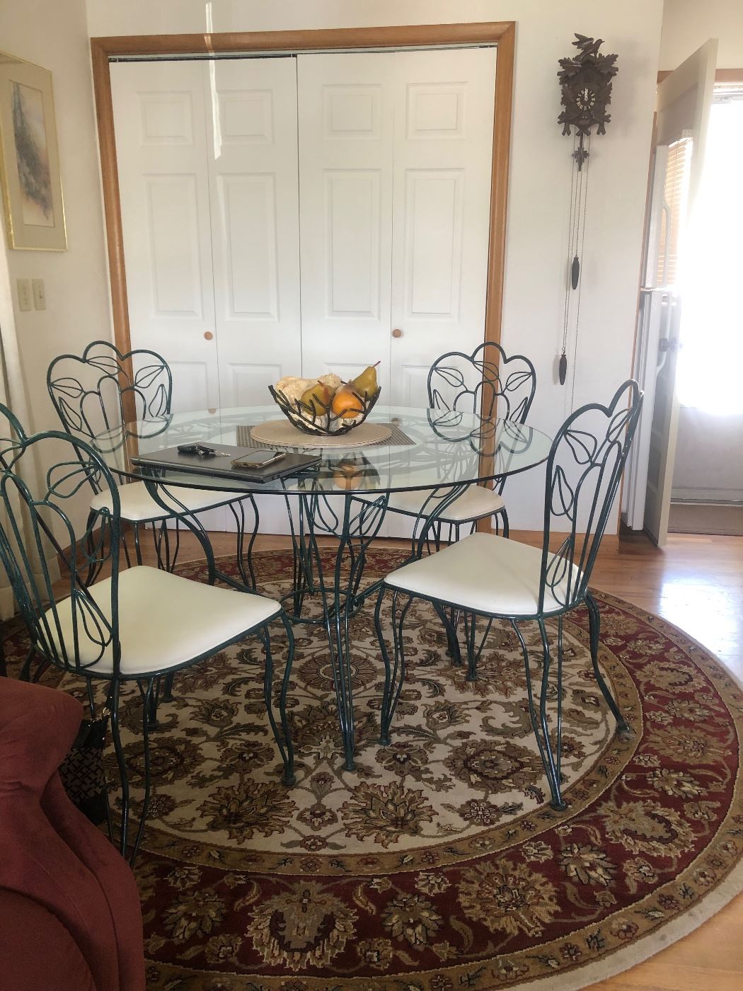 Dining set has 6 chairs 