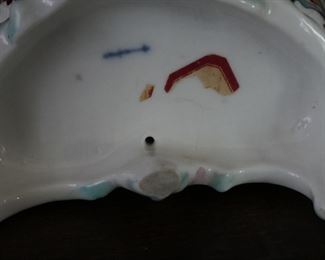 Early KPM mark on base of trinket/sweet meat