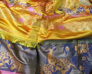 Reversible bed or table cover