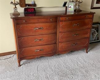 French Mahogany Double Front Chest of Drawers/Dresser 