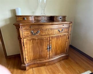 Side Board Cabinet/Buffet