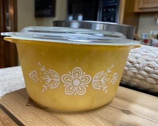 Pyrex Butterfly Gold Casserole Dish - 473 - 1 Qt
