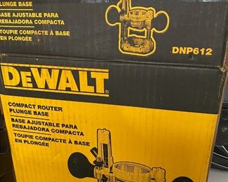 DeWalt Compact Router with Plunge Base - DNP612