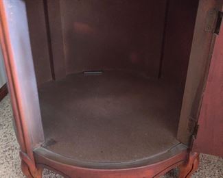 VINTAGE ROUND MARBLE TOP TABLE $75