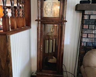 STUNNING GRANDFATHER CLOCK $75
